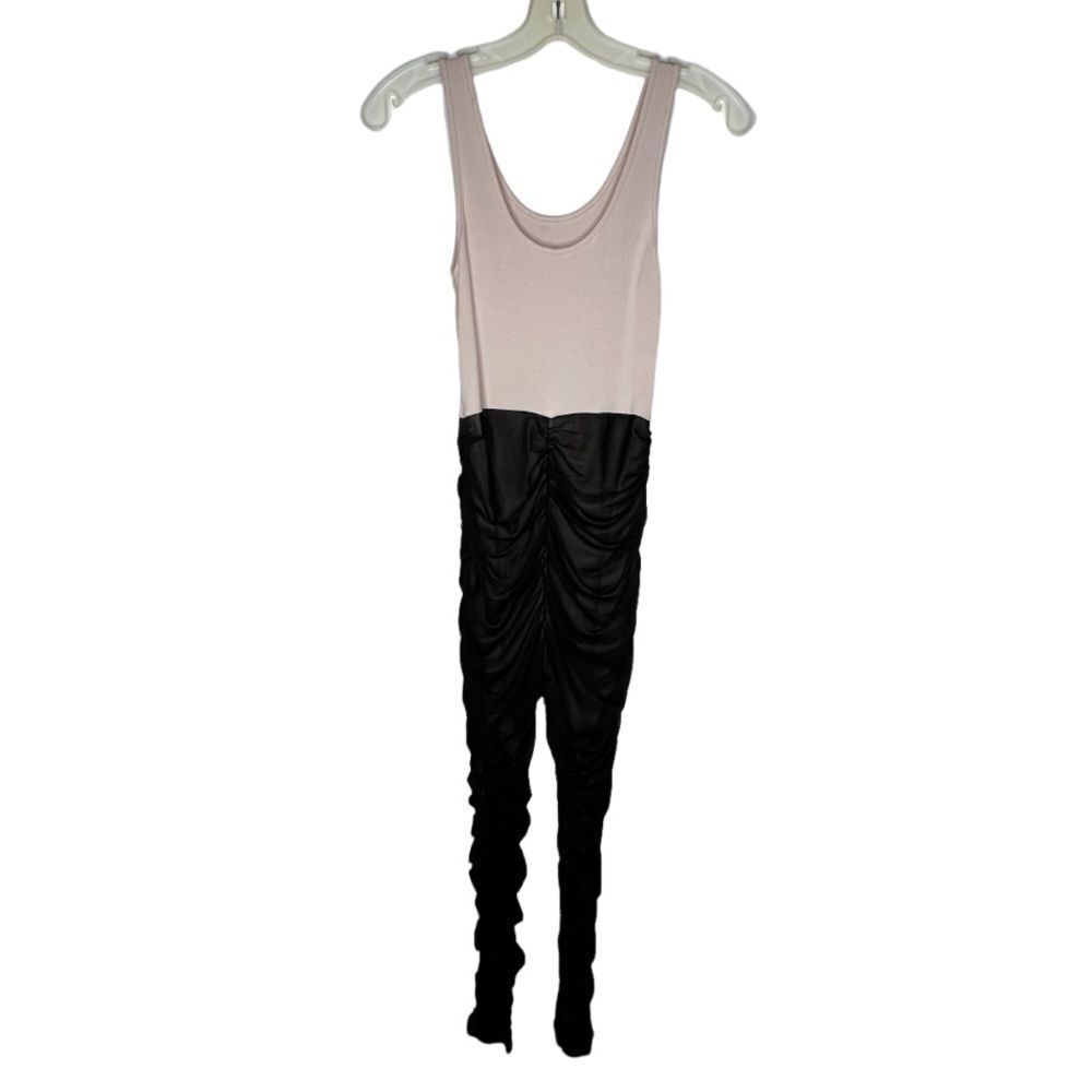 Form‎ Fitting Jumpsuit - Picture 4 of 6